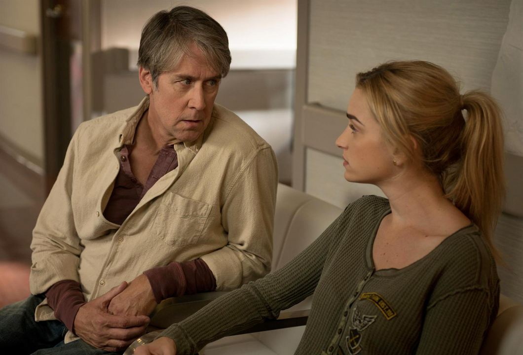 L'Exorciste : Photo Brianne Howey, Alan Ruck