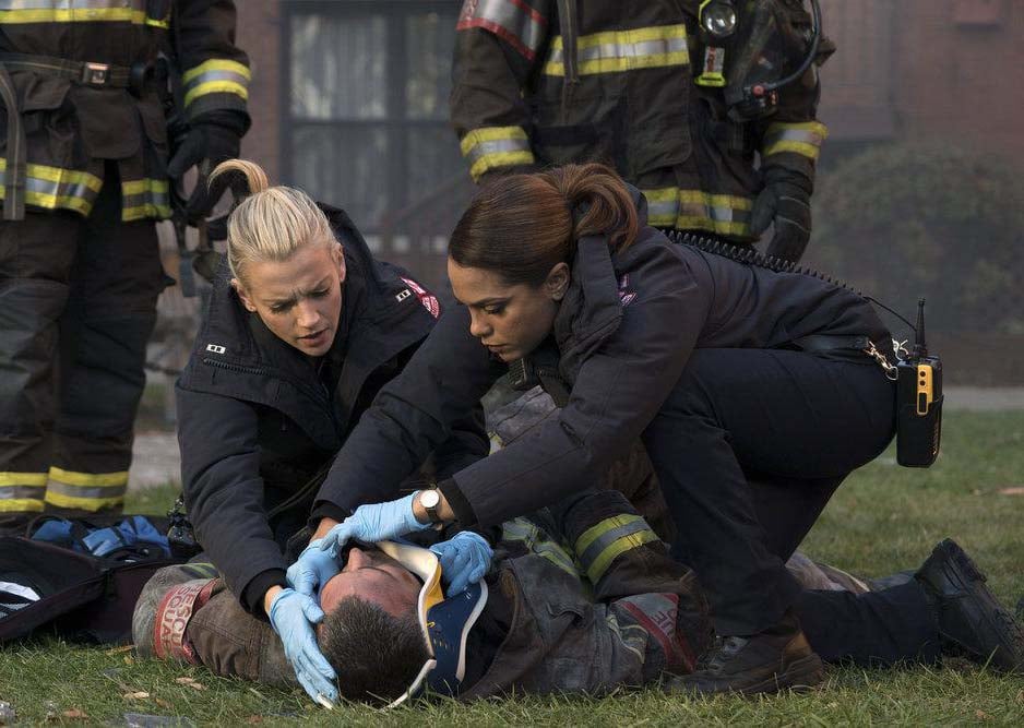 Chicago Fire : Photo Kara Killmer, Monica Raymund