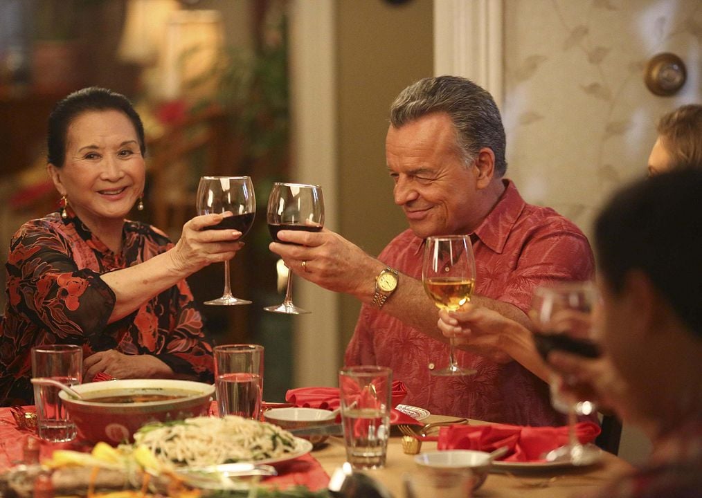 Bienvenue chez les Huang : Photo Lucille Soong, Ray Wise