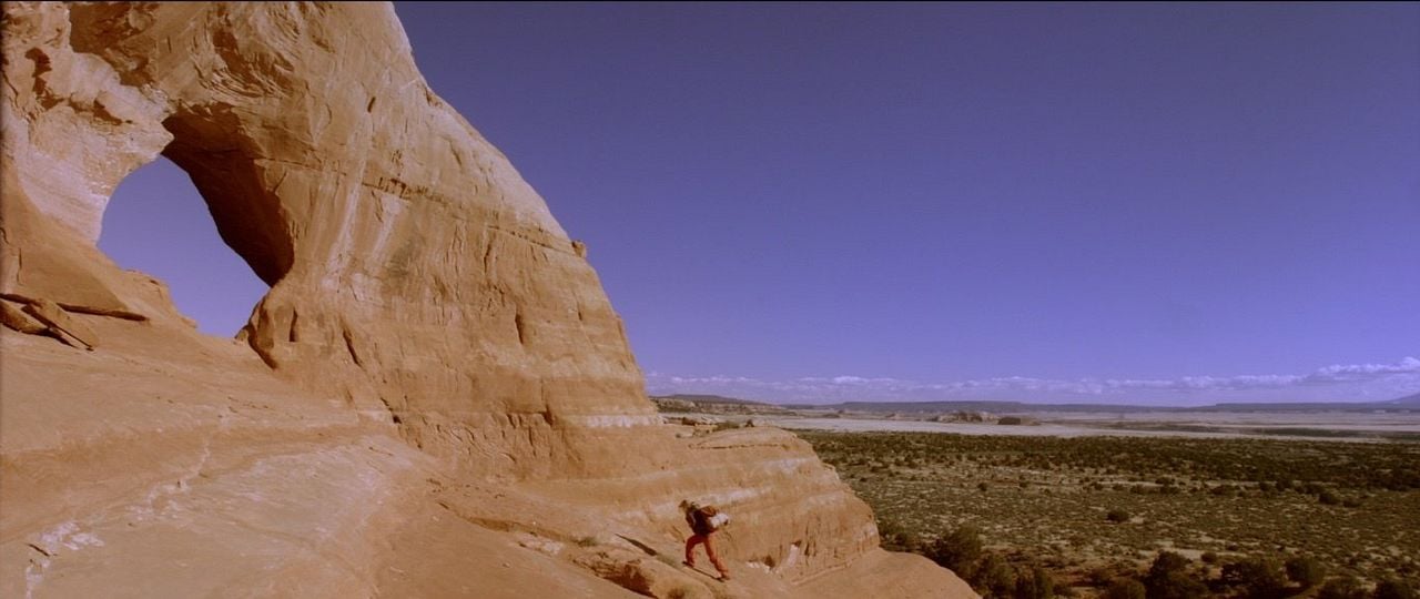 Girl on the Edge : Photo