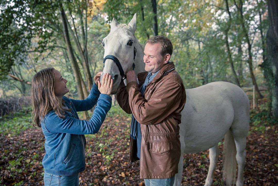 Le Lapin blanc : Photo Lena Urzendowsky, Devid Striesow