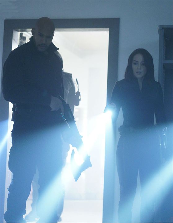 Marvel : Les Agents du S.H.I.E.L.D. : Photo Chloe Bennet, Henry Simmons