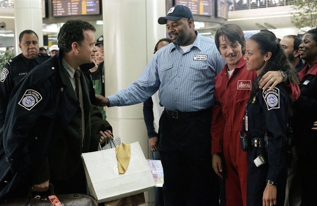 Le Terminal : Photo Diego Luna, Tom Hanks, Chi McBride, Zoe Saldana, Barry Shabaka Henley