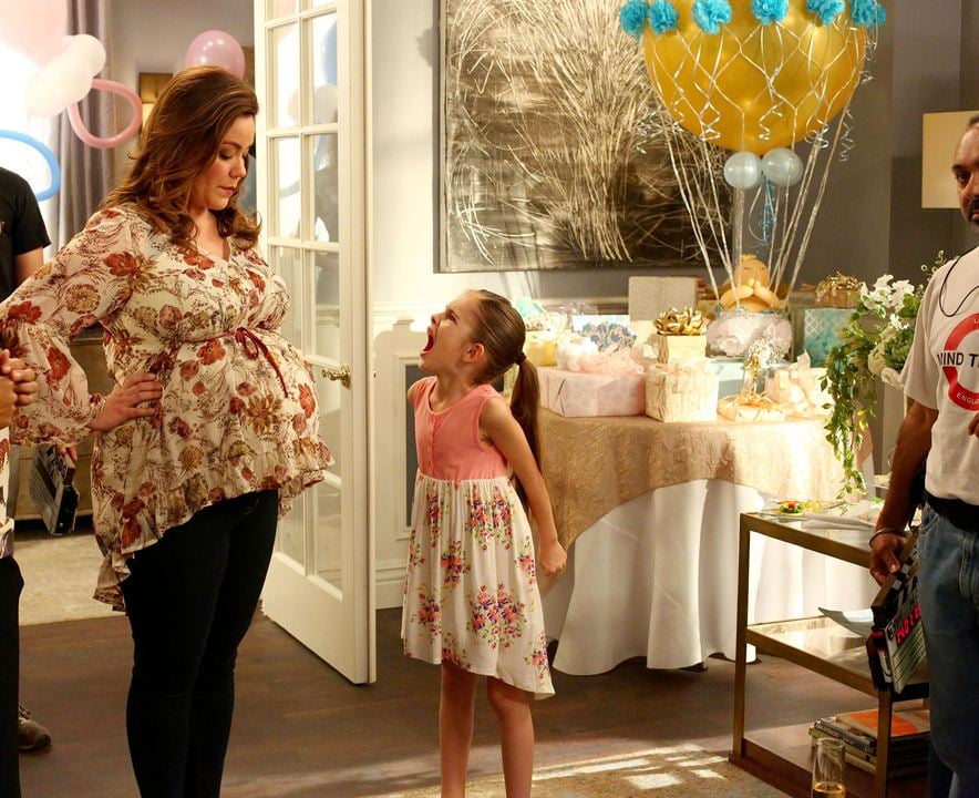 American Housewife (2016) : Photo Julia Butters, Katy Mixon