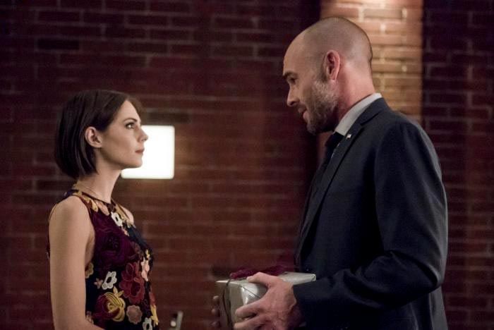 Arrow : Affiche Paul Blackthorne, Willa Holland