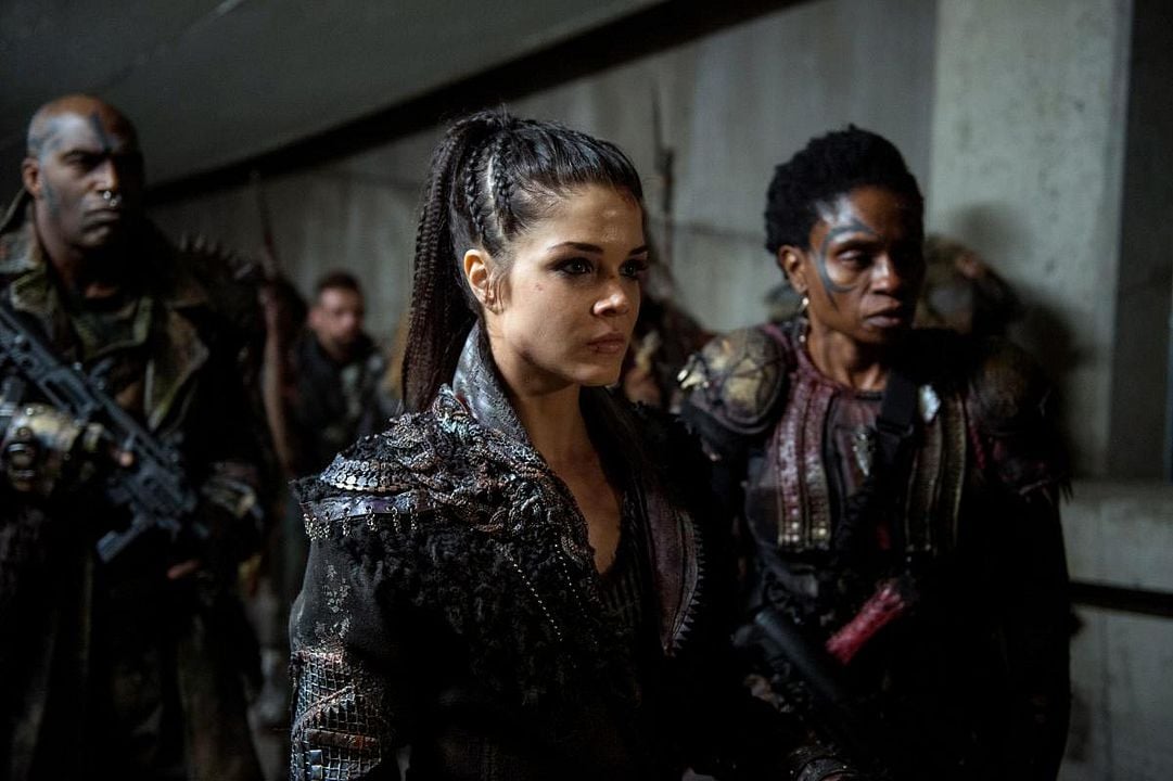 Les 100 : Photo Marie Avgeropoulos, Adina Porter