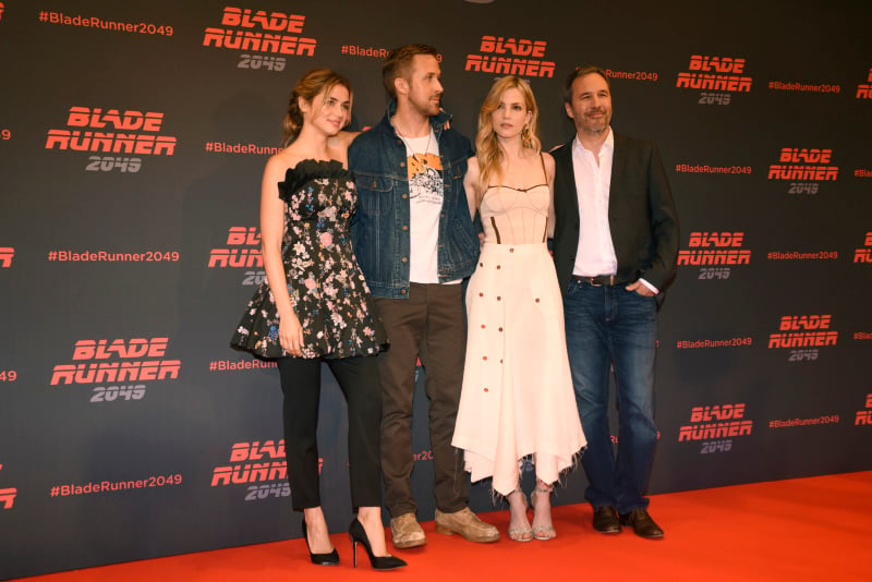 Blade Runner 2049 : Photo promotionnelle Ana de Armas, Sylvia Hoeks, Denis Villeneuve, Ryan Gosling