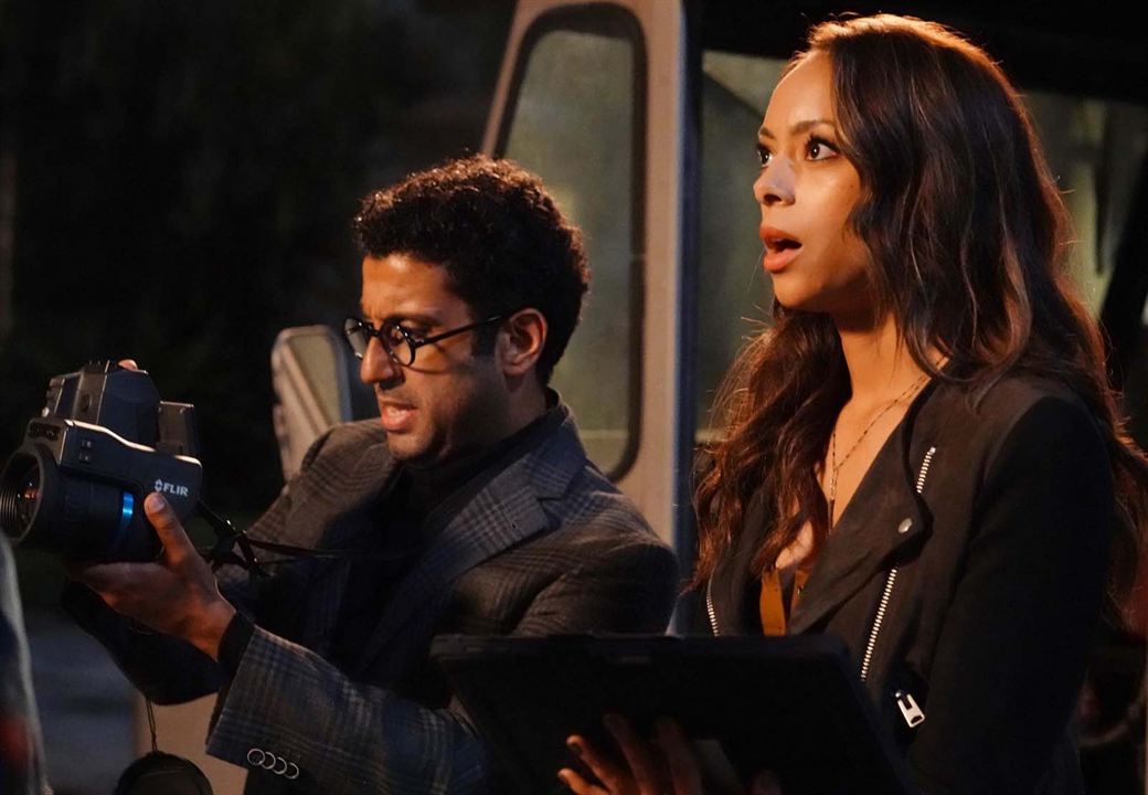 Ghosted : Photo Amber Stevens West, Adeel Akhtar