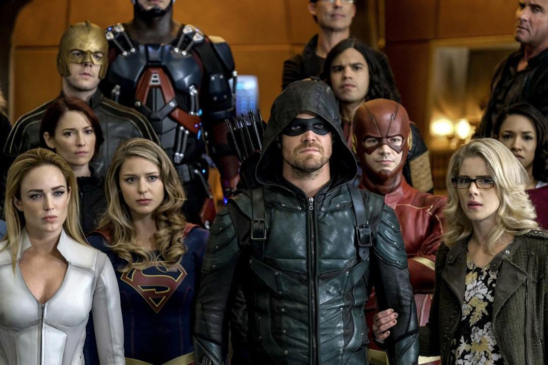 DC's Legends of Tomorrow : Photo Candice Patton, Caity Lotz, Grant Gustin, Emily Bett Rickards, Carlos Valdes, Chyler Leigh, Dominic Purcell, Melissa Benoist, Russell Tovey, Stephen Amell