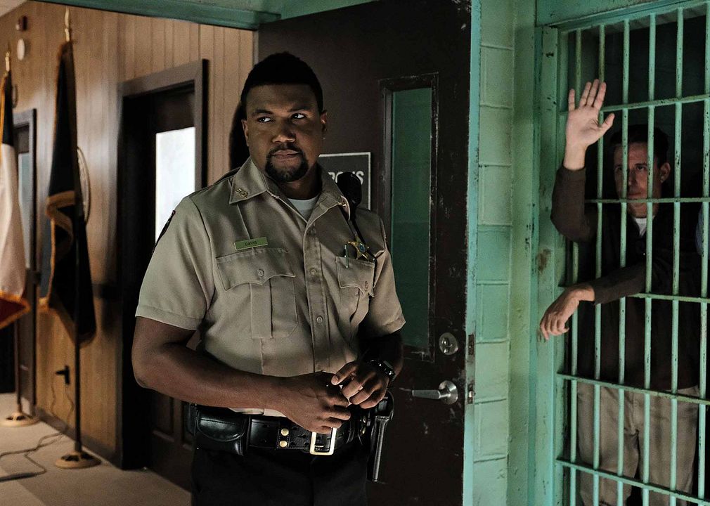 Kevin (Probably) Saves the World : Photo Euseph Messiah