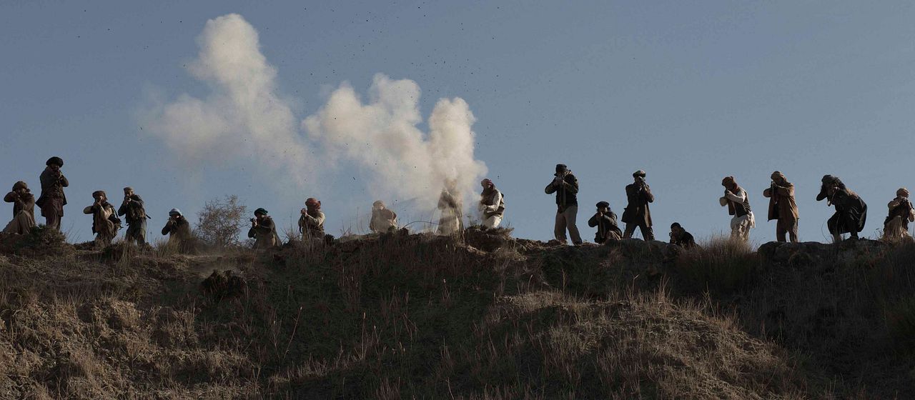 Rescue under fire : Photo