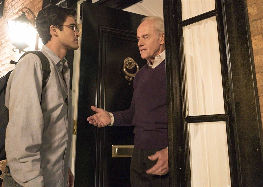 American Crime Story : Photo Darren Criss, Mike Farrell