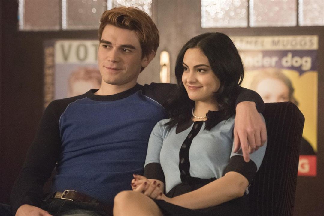 Riverdale : Photo K.J. Apa, Camila Mendes