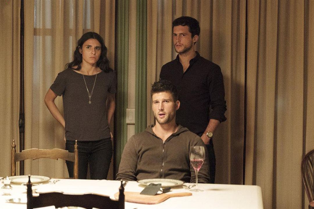 Imposters : Photo Parker Young, Rob Heaps, Marianne Rendón