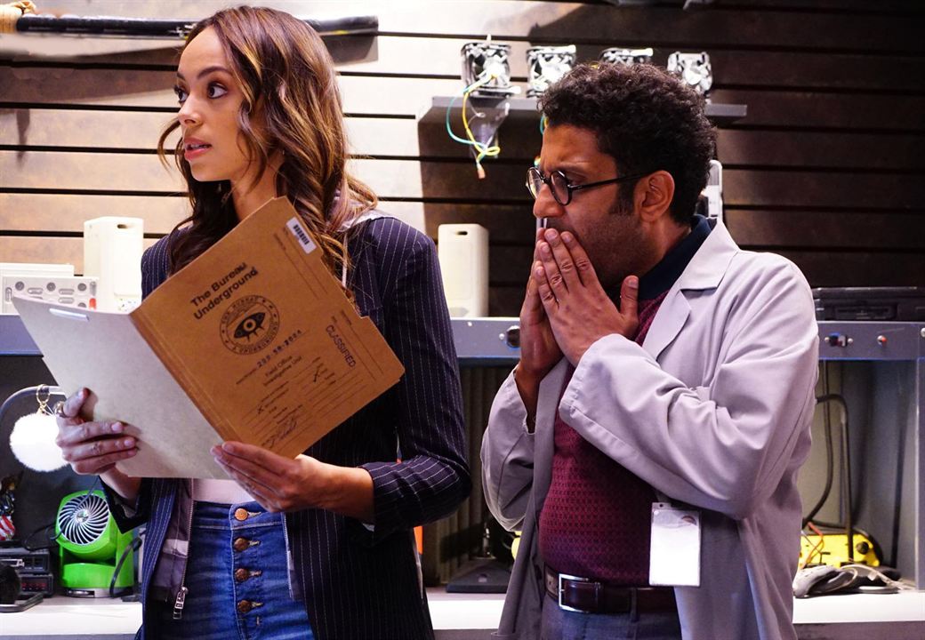 Ghosted : Photo Adeel Akhtar, Amber Stevens West