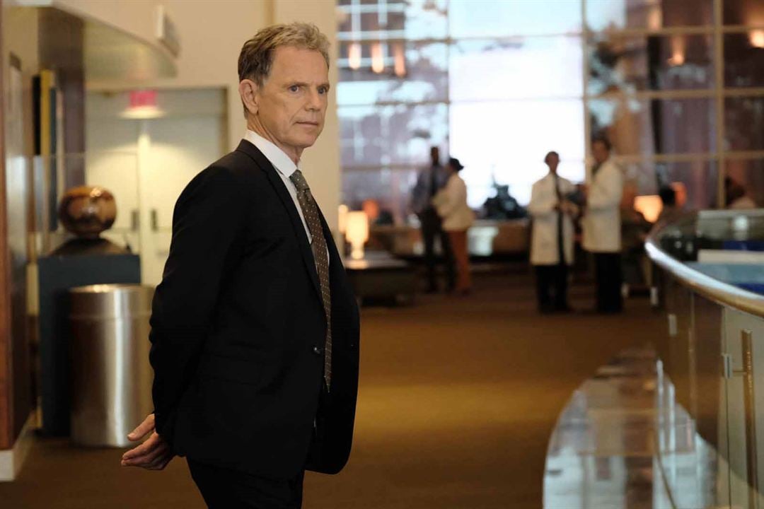 The Resident : Photo Bruce Greenwood