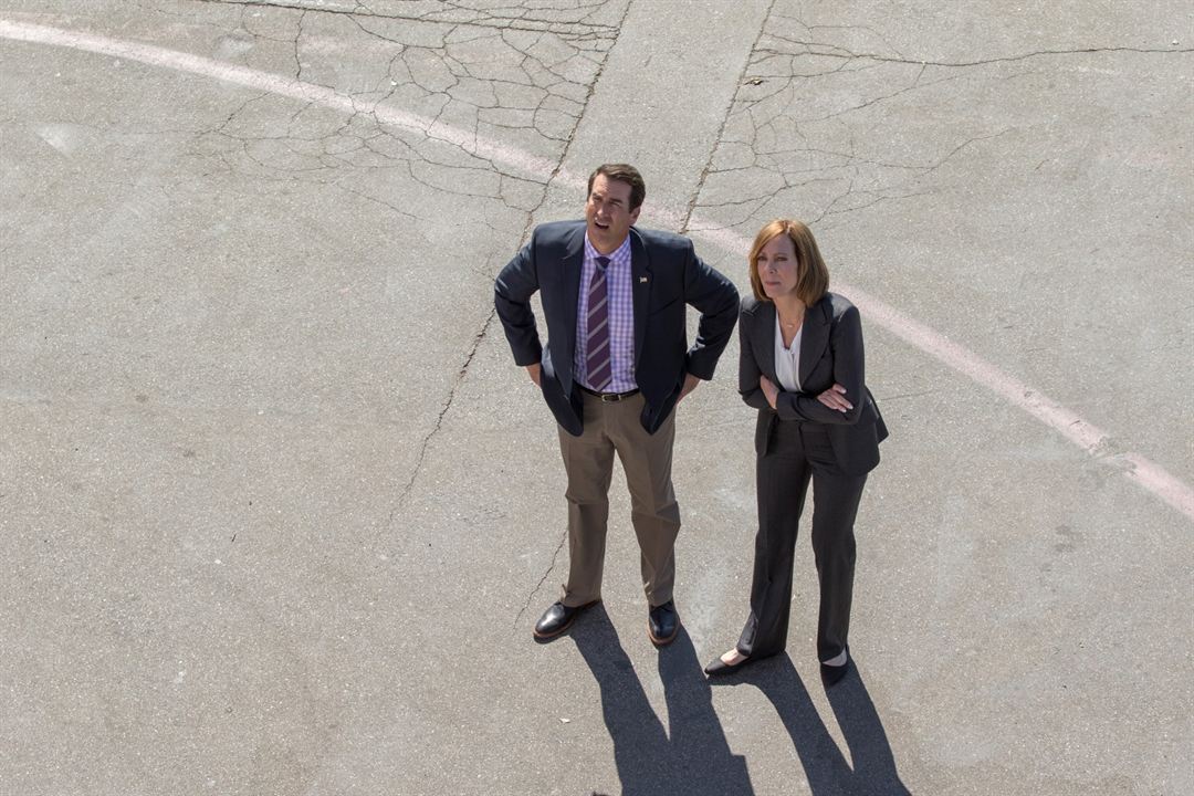 A Happening of Monumental Proportions : Photo Allison Janney, Rob Riggle