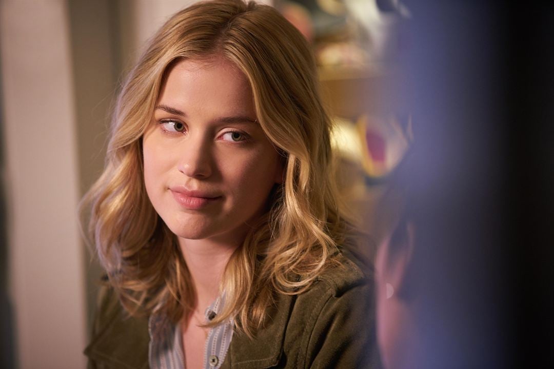 You : Photo Elizabeth Lail