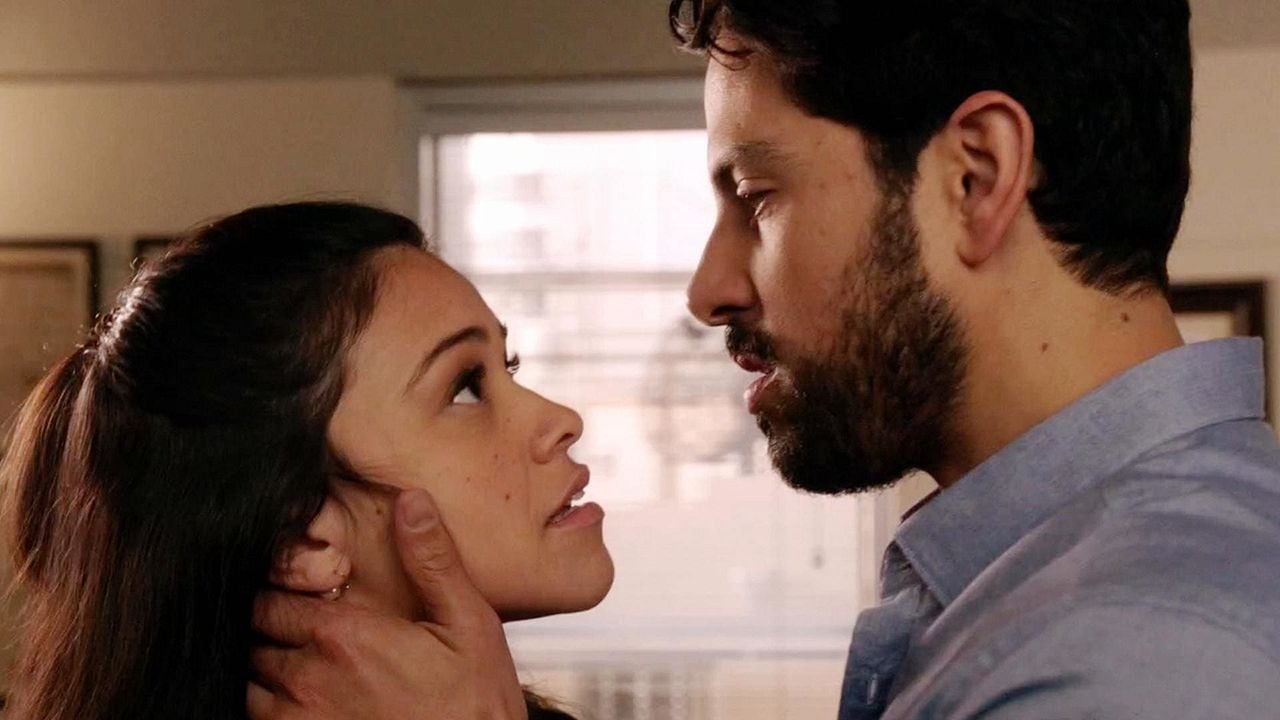 Poster Jane The Virgin saison 2 - Affiche 86 sur 387 - AlloCiné