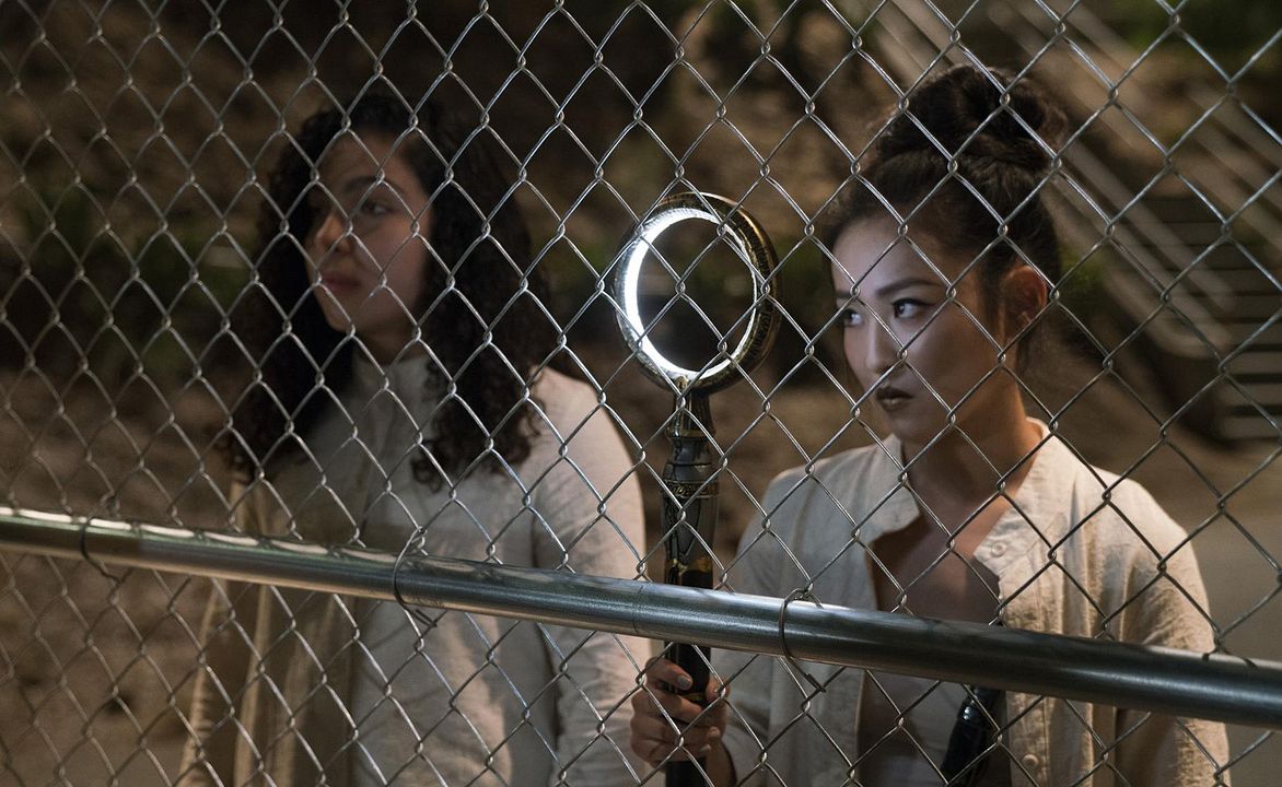 Marvel's Runaways : Photo Lyrica Okano, Allegra Acosta