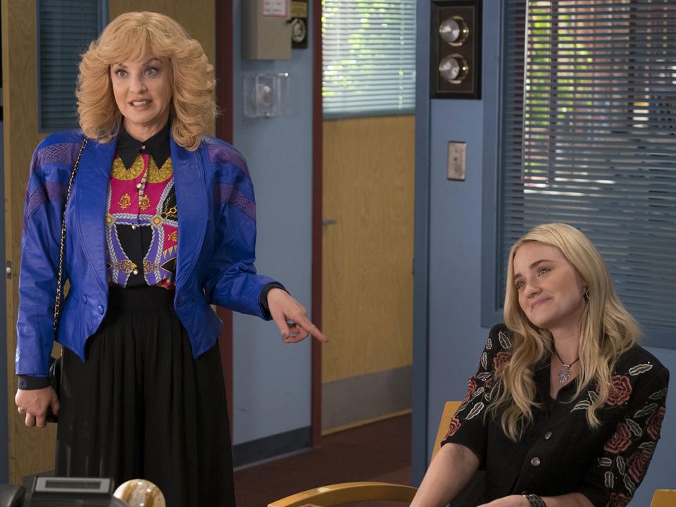 Schooled : Photo Wendi McLendon-Covey, AJ Michalka