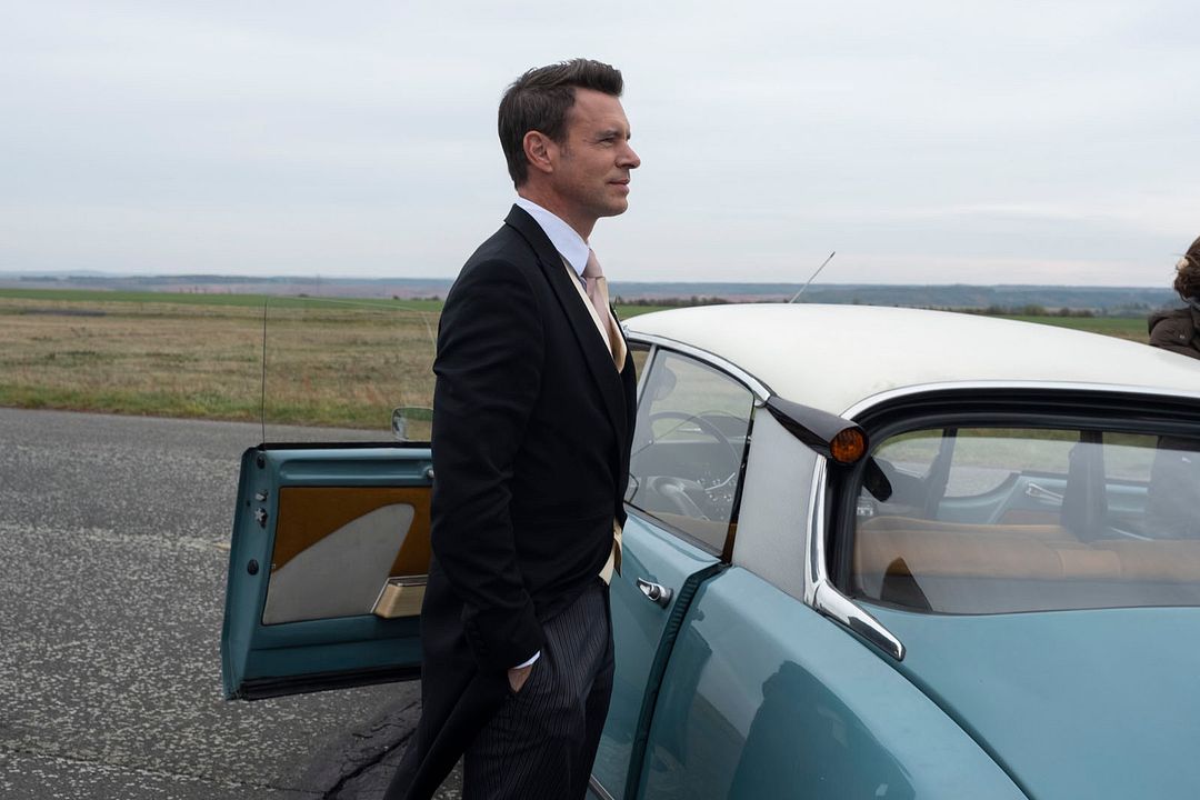 Whiskey Cavalier : Photo Scott Foley