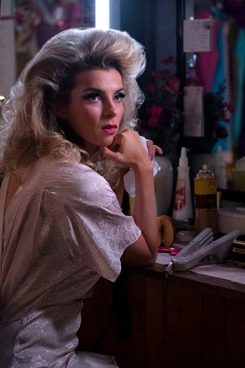 GLOW : Photo Betty Gilpin