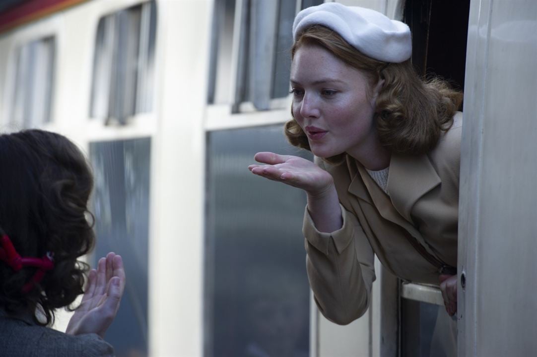 Tell It To The Bees: Anna Paquin, Holliday Grainger