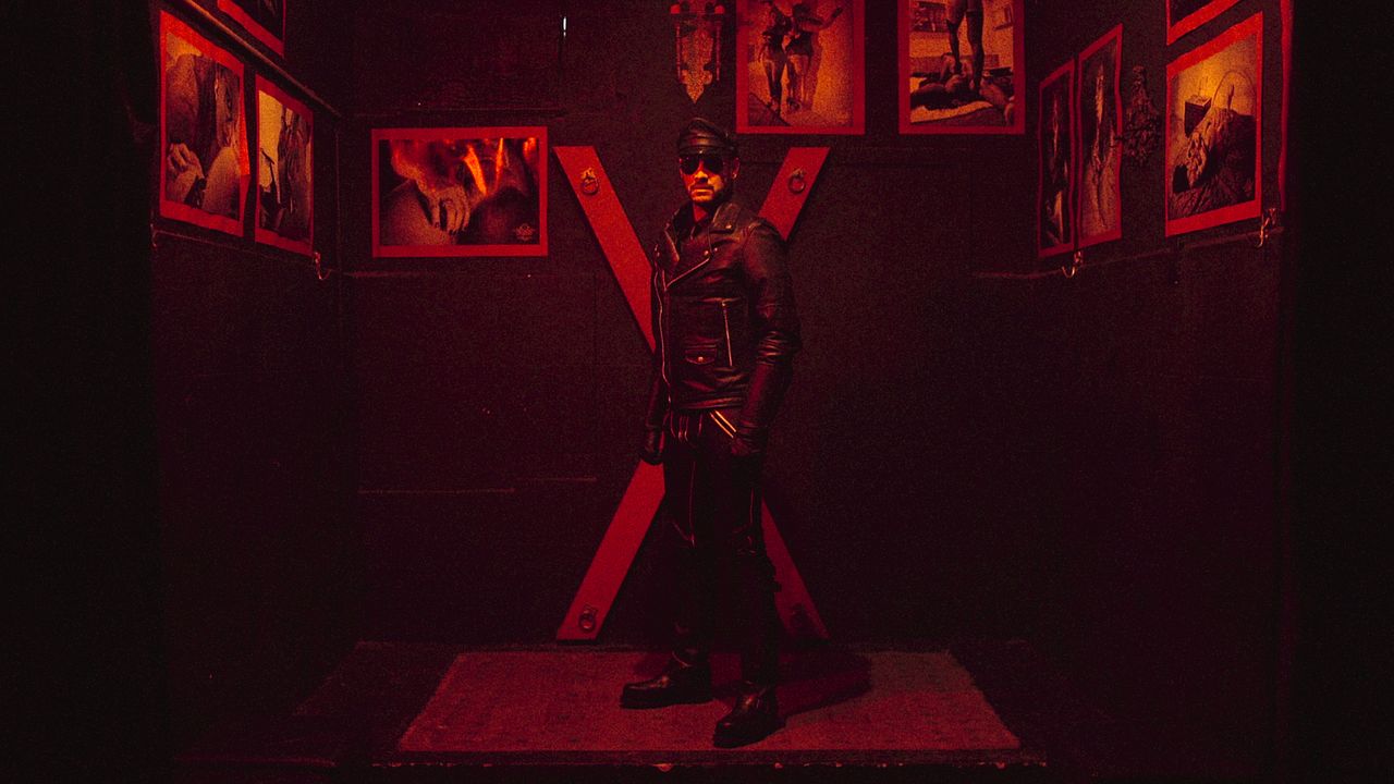 Mr. Leather : Photo