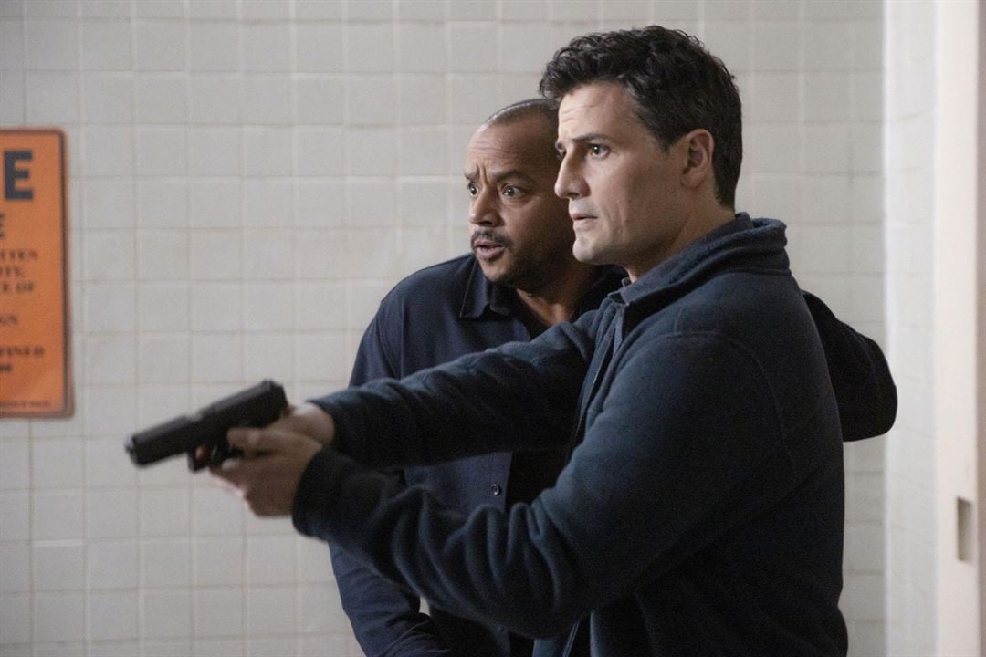 Emergence : Photo Donald Faison, Enver Gjokaj