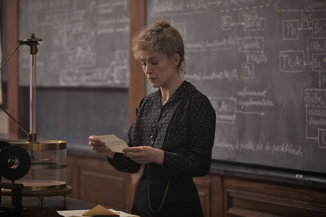 Radioactive : Photo Rosamund Pike