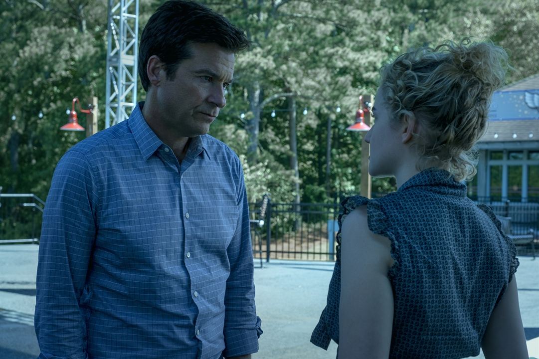 Photo Julia Garner, Jason Bateman