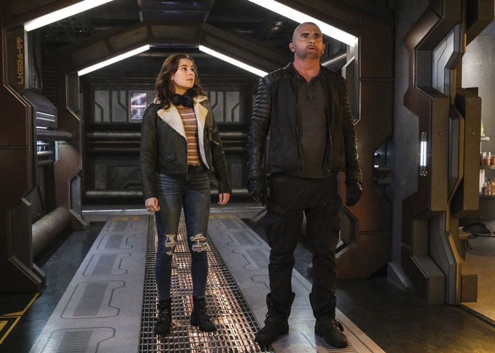 DC's Legends of Tomorrow : Photo Mina Sundwall, Dominic Purcell