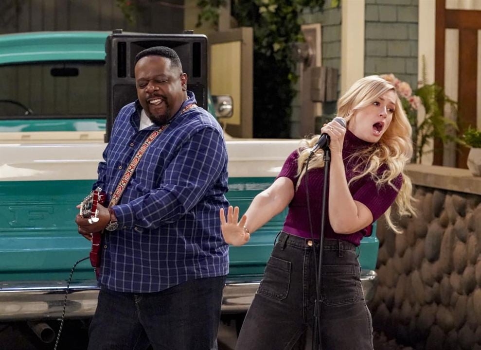 Voisins mais pas trop : Photo Beth Behrs, Cedric The Entertainer