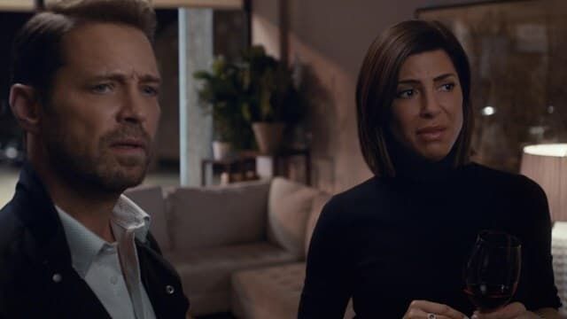 Private Eyes : Affiche