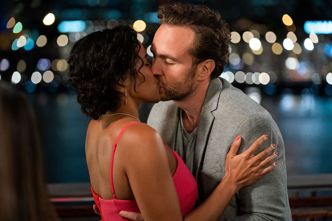 Avance (trop) rapide : Photo Rafe Spall, Zahra Newman