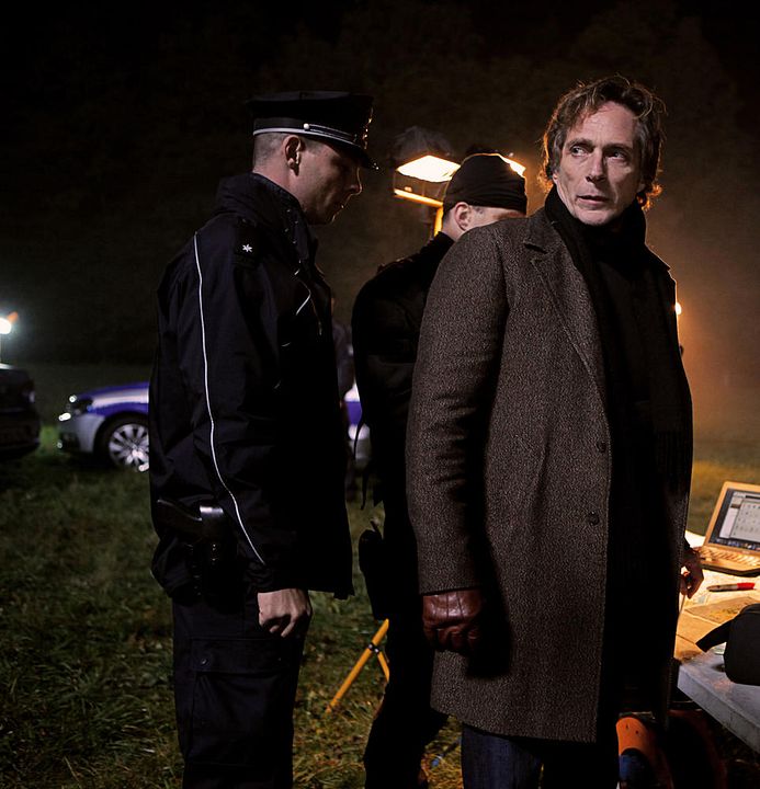 Crossing Lines : Photo William Fichtner