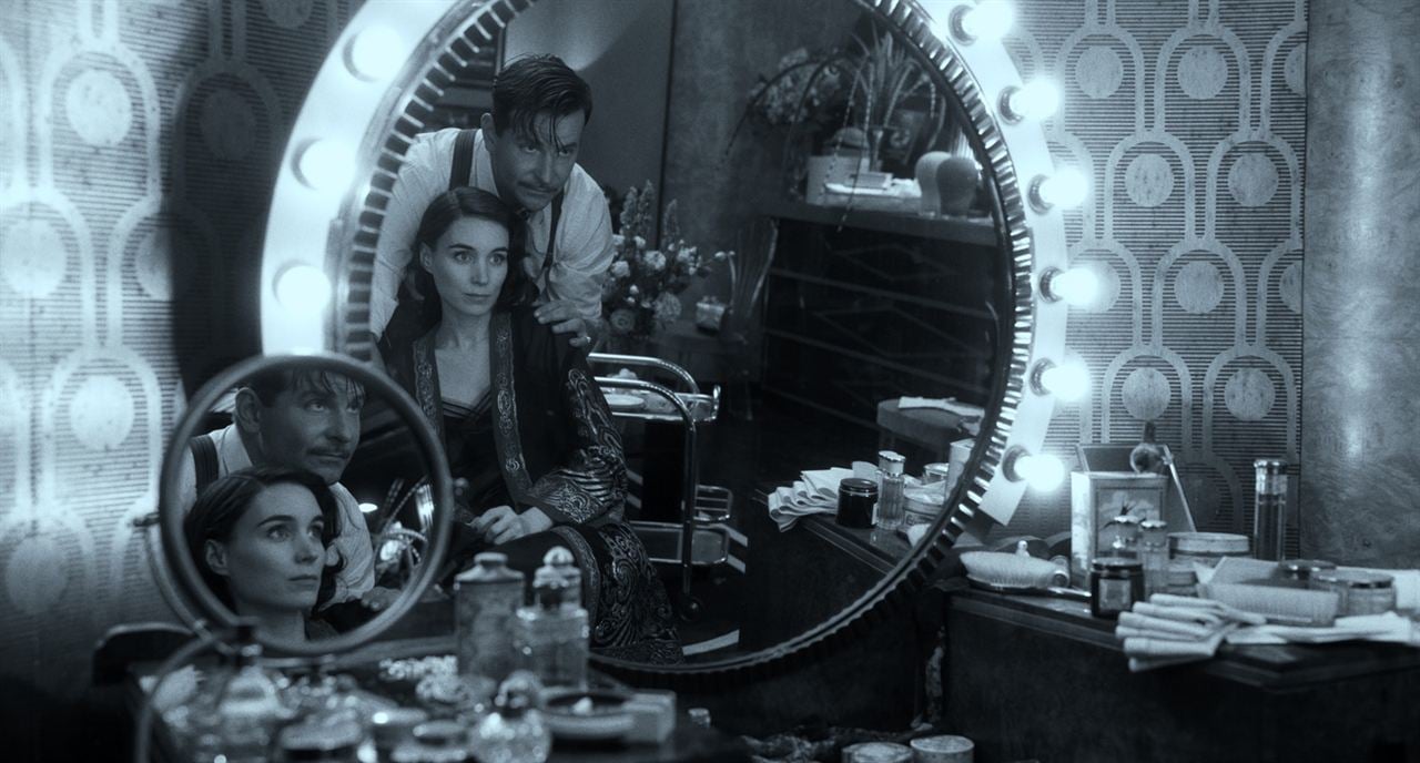 Nightmare Alley - Version noir et blanc : Photo Bradley Cooper, Rooney Mara