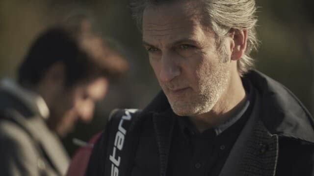 Poster Tout le monde ment saison 1 - Affiche 14 sur 39 - AlloCiné