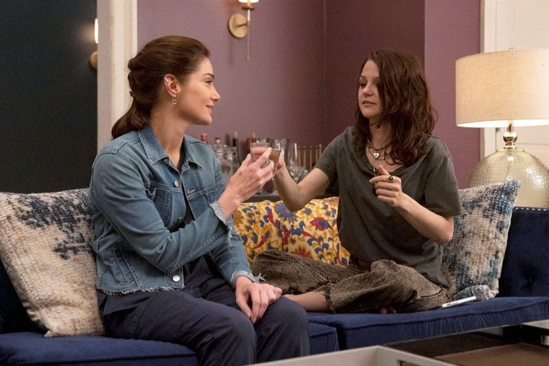 New Amsterdam (2018) : Photo Kathryn Prescott, Janet Montgomery