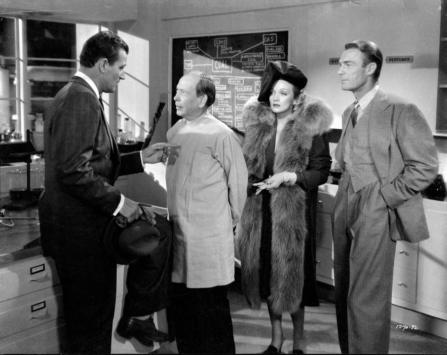 La Fièvre de l'or noir : Photo Randolph Scott (III), John Wayne, Marlene Dietrich, Frank Craven