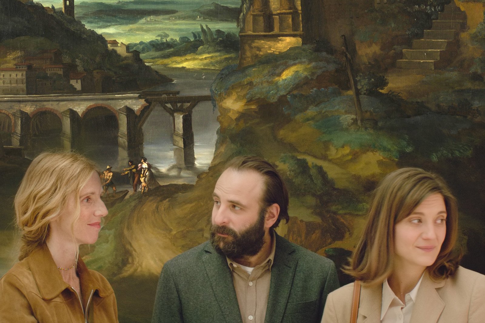 Sandrine Kiberlain, Vincent Macaigne et Georgia Scalliet (les 3 protagonistes du film), sont devant un tableau