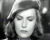 "Ninotchka à Paris" - A la recherche de la Tour Eiffel, Ninotchka (Greta Garbo) demande son chemin.