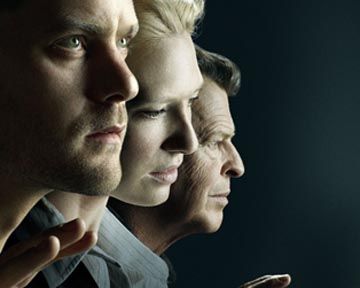 Fin de "Fringe" : pourquoi Olivia, Peter et Walter vont nous manquer  ;  Disparition de Robert F. Chew ("The Wire") et Conrad Bain ("Arnold & Willy")  ;  "Drop Dead Diva" et "Alphas" annulées  ;  Tom Hanks et Steven Spielberg continuent leur exploration de la 2de Guerre Mondiale  ;  Un nouveau western pour Kevin Costner ?  ;  On répond à vos questions : "American Horror Story", Alban Lenoir nous parle de la saison 3 d'"Hero Corp"  ;  Au revoir "Private Practice"...