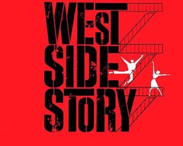Saviez-vous que seule la première scène de "West Side Story" a été tourné en extérieurs ? Que le film nécessita 50 décors différents ? Que la plupart des acteurs du film sont doublés pour les séquences chantées...