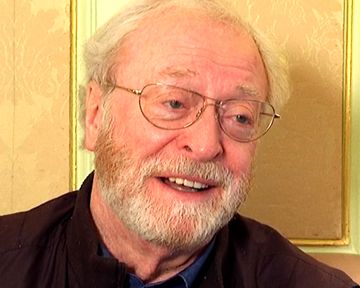 A l'occasion de la sortie d'"Harry Brown",le légendaire acteur nous a livré quelques souvenirs : ses origines modestes et son retour dans le quartier de son enfance pour ce film, son premier grand rôle dans "Zoulou", sa rencontre avec Laurence Olivier dans "Le Limier", ses rapports avec John Huston qui le dirigea dans "L'Homme qui voulut être roi", etc...