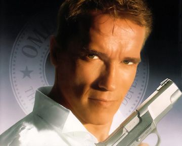 Des doublures très visibles, des dobermans en mousse, un plan final pas très logique : Michel & Michel font la totale à Schwarzie et James Cameron...