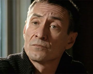 "T'en a pas marre de jouer au con?" - Philippe Munoz (François Levantal) interroge un suspect. 