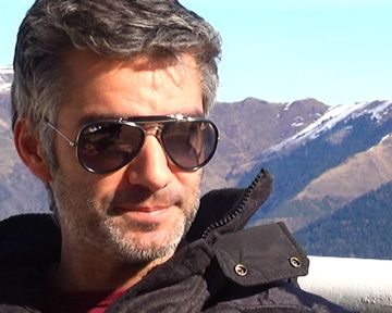 François Vincentelli présente la 2ème saison de "Hard", la comédie de Canal+ dans laquelle il incarne un "hardeur" du nom de Roy Lapoutre.