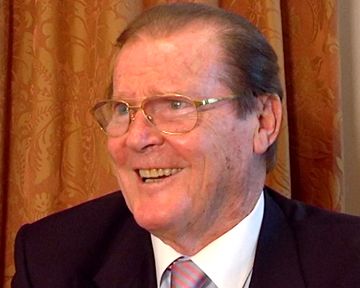 Sir Roger Moore revient sur ses 007 participations à la saga James Bond...